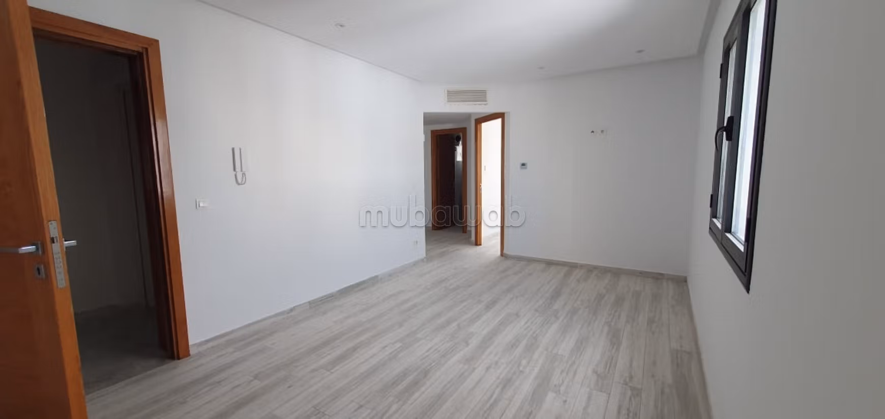 Ufficio da acquistare a La Fayette. Superficie di 320 m². Ascensore e posto auto