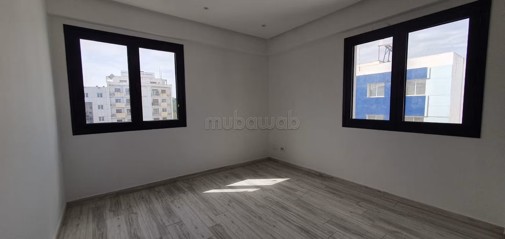 Ufficio da acquistare a La Fayette. Superficie di 320 m². Ascensore e posto auto