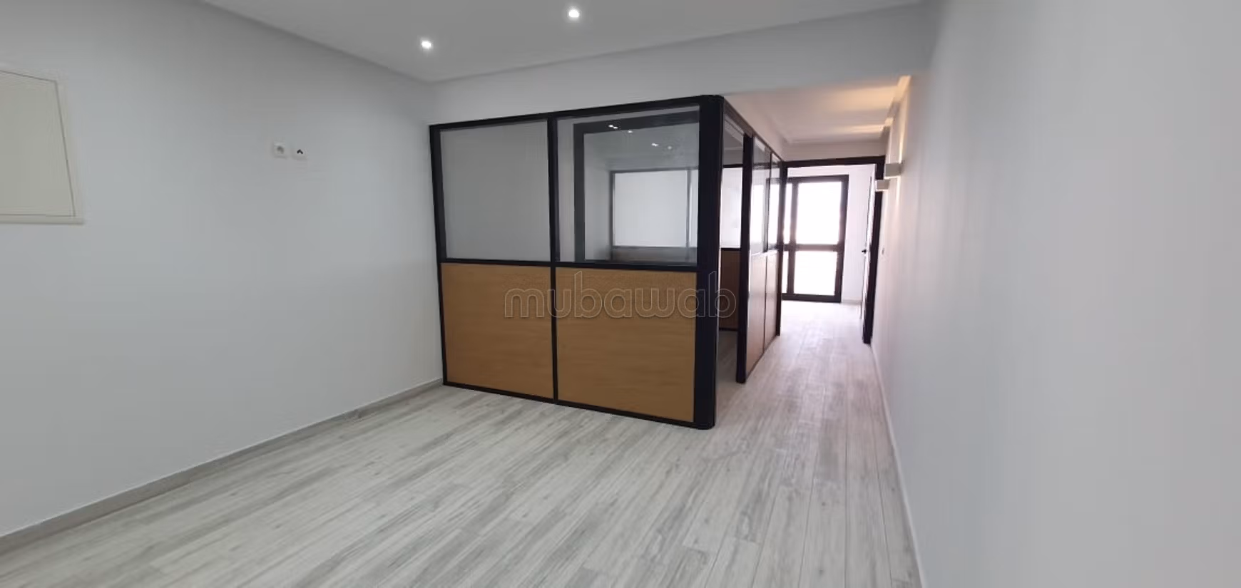 Ufficio da acquistare a La Fayette. Superficie di 320 m². Ascensore e posto auto