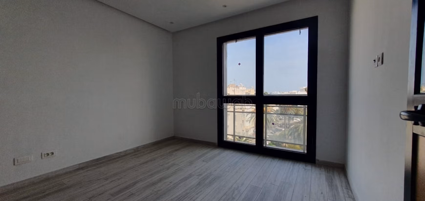 Ufficio da acquistare a La Fayette. Superficie di 320 m². Ascensore e posto auto