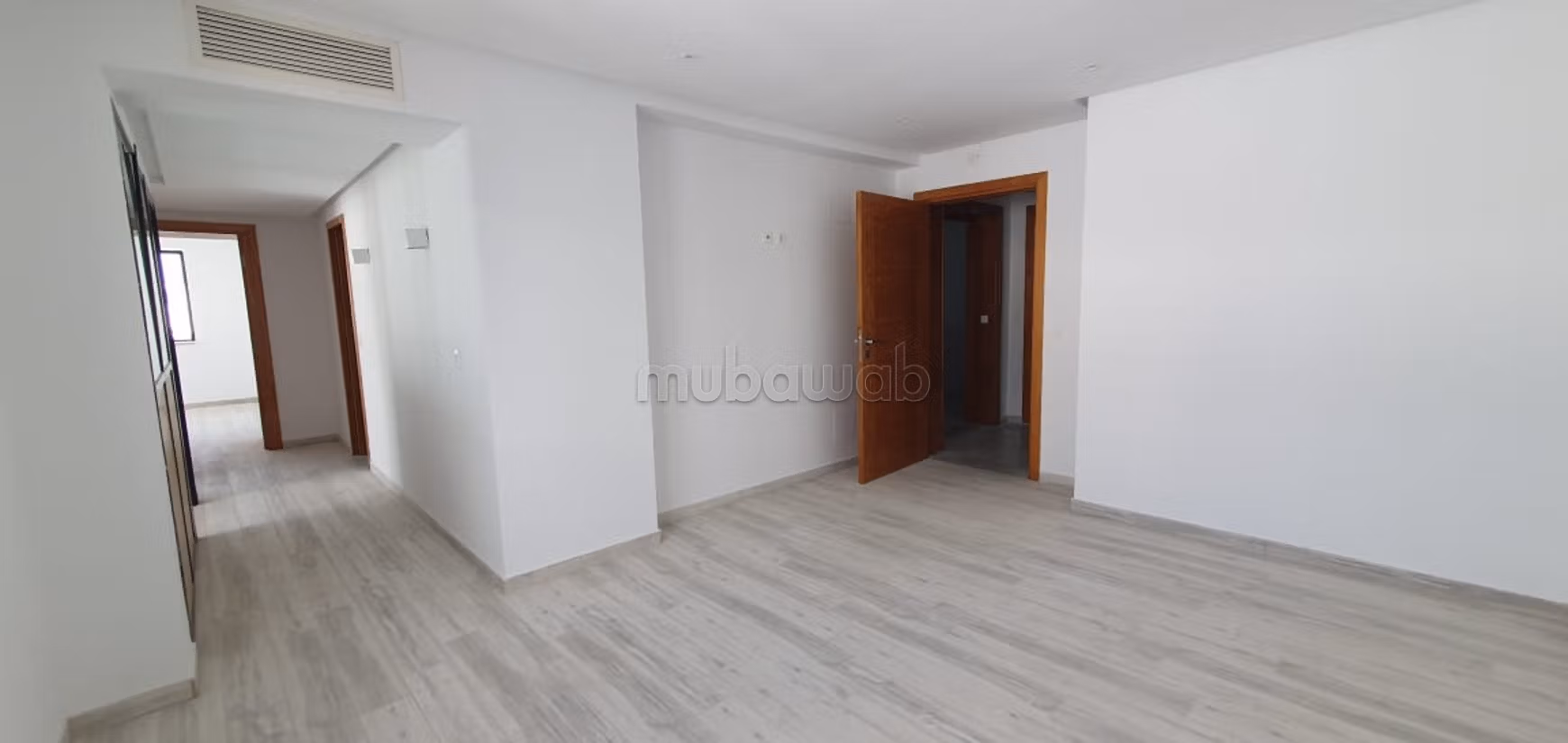 Ufficio da acquistare a La Fayette. Superficie di 320 m². Ascensore e posto auto