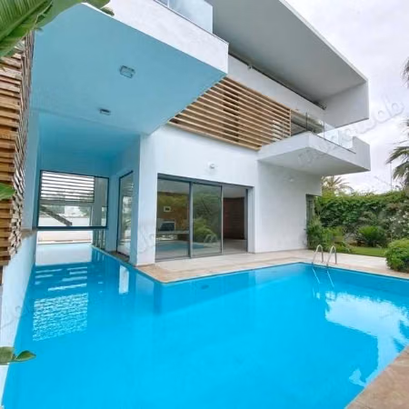 Villa à Louer de 600.0 m² à Casablanca, Californie