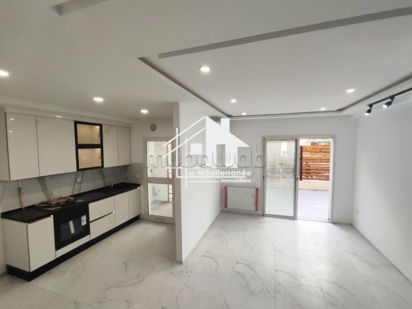 Affitta il tuo appartamento a Chotrana 1. Superficie di 65 m². Porta blindata e finestre con doppi vetri