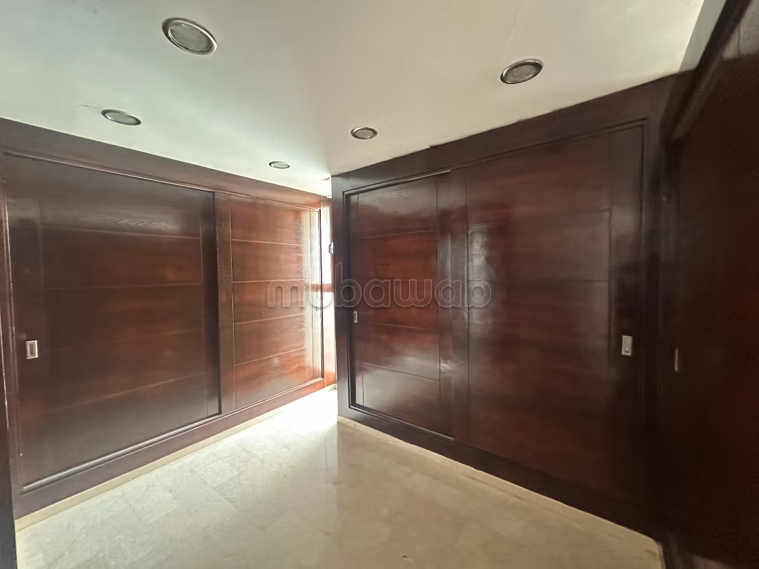 Meravigliosa villa in affitto a Riyad. 6 locali. Arredato