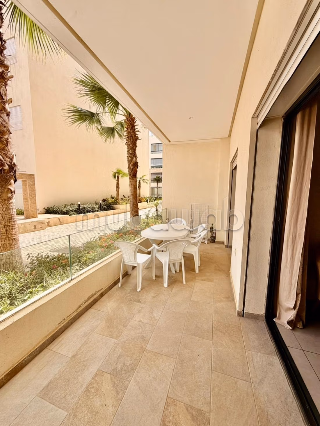 Appartement magic house a louer vue sur piscine