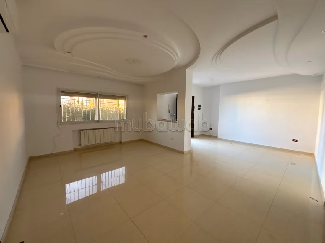 Luxury home for sale. Dimension 670 m². Carpark, Balcony