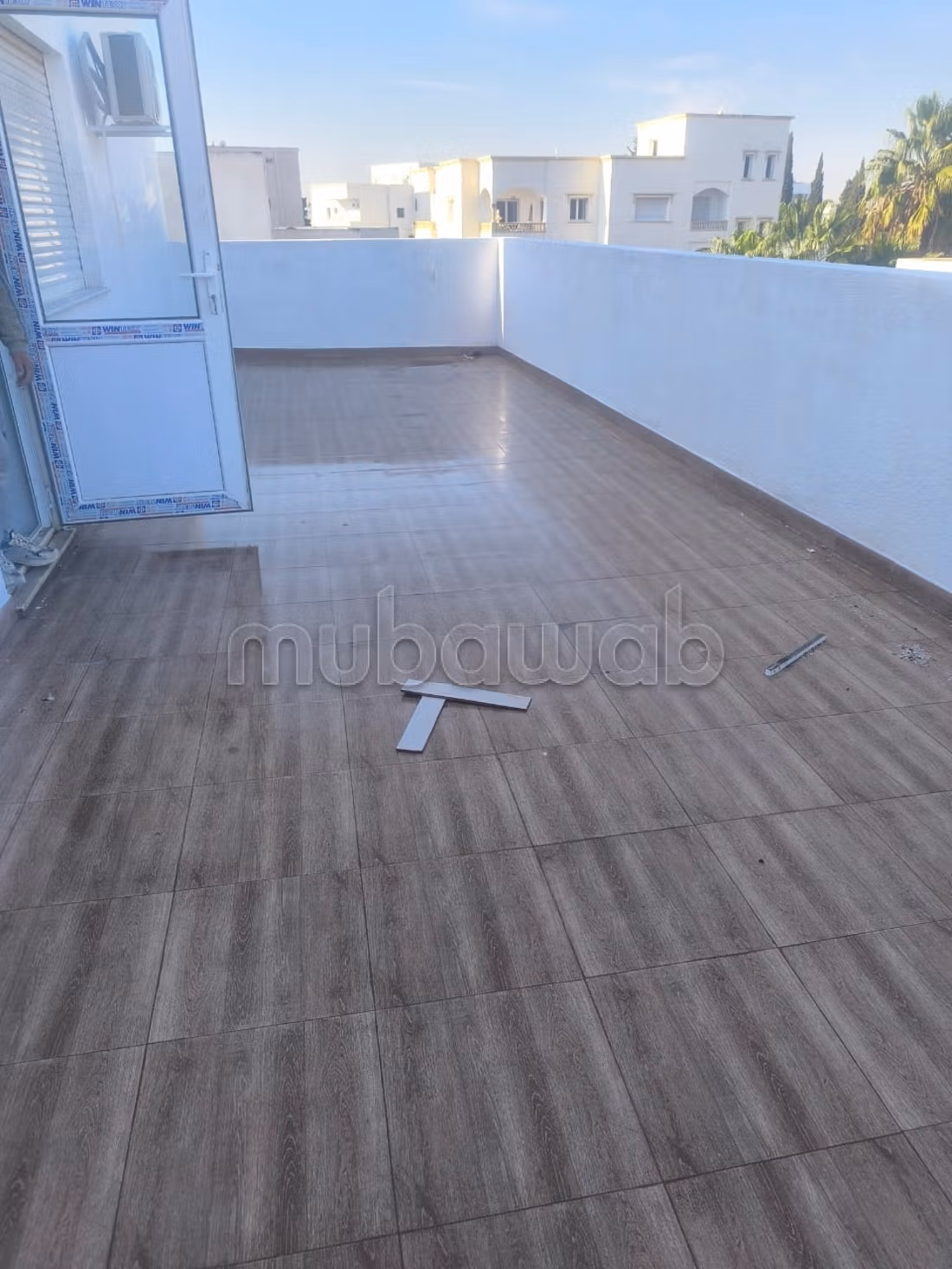 Propriété à louer à Cité Du Stade. 4 chambres agréables. Porte blindée et système de double vitrage