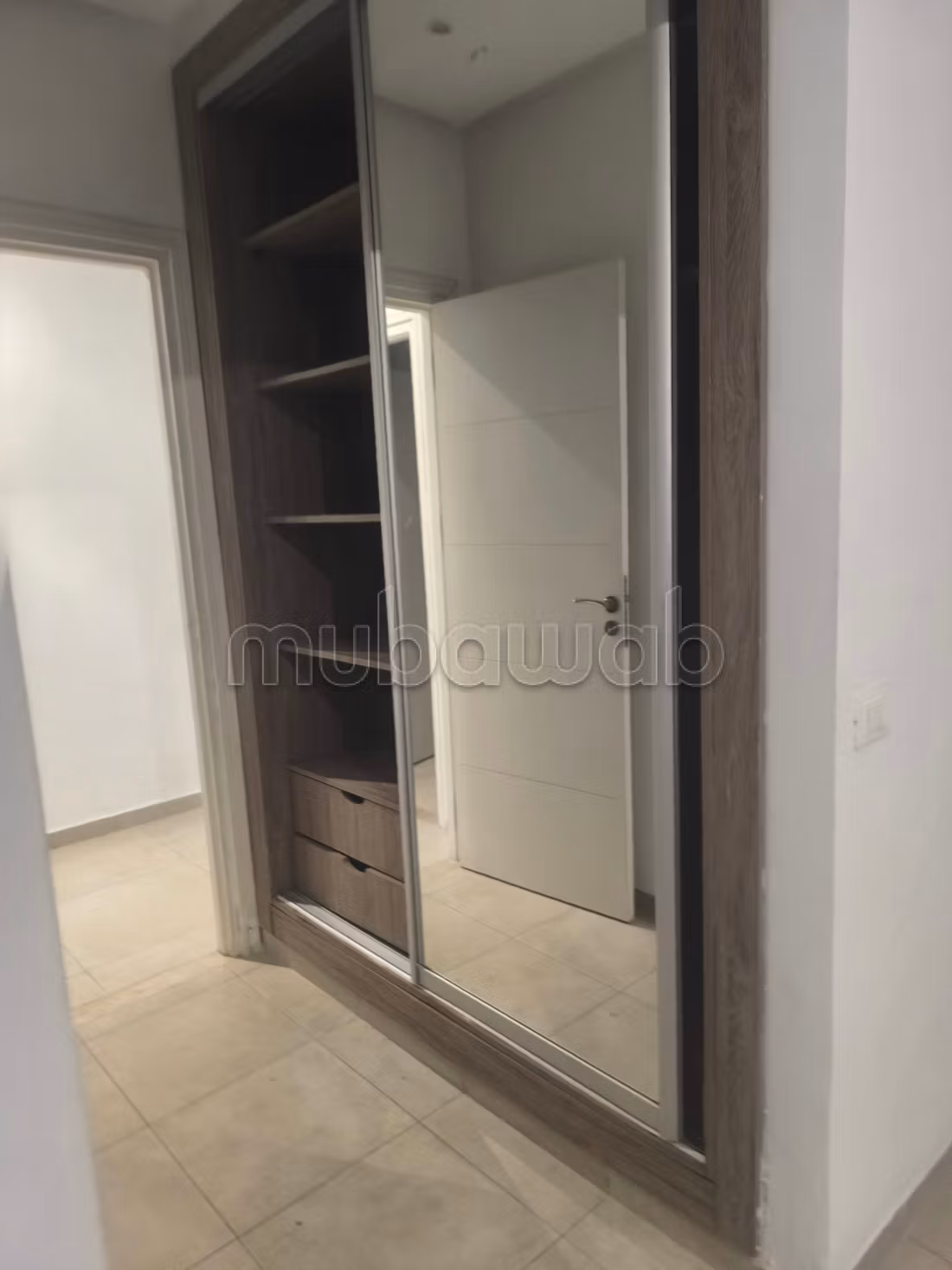 Appartement à louer à La Marsa. 2 belles chambres. Porte blindée, sécurité