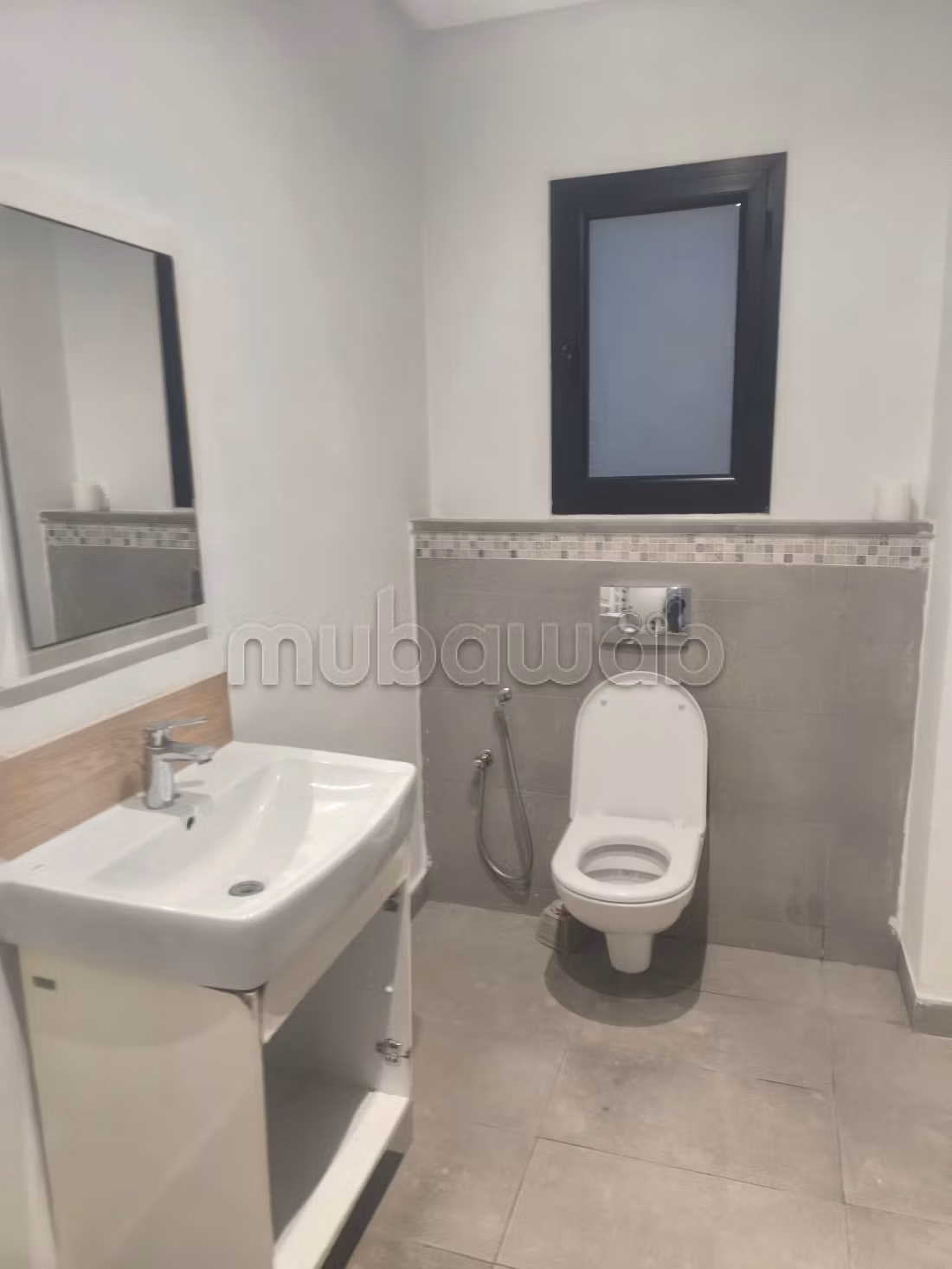Appartement à louer à La Marsa. 2 belles chambres. Porte blindée, sécurité