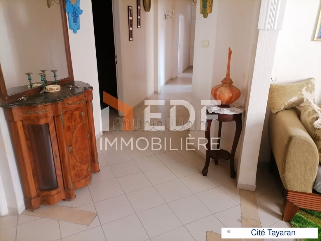 Vendita villa di lusso a Bizerte. 6 locali spaziosi. Garage e terrazzo