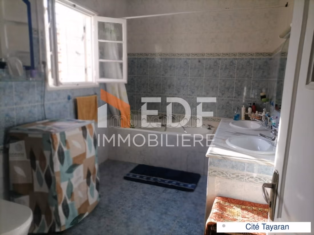 Vendita villa di lusso a Bizerte. 6 locali spaziosi. Garage e terrazzo
