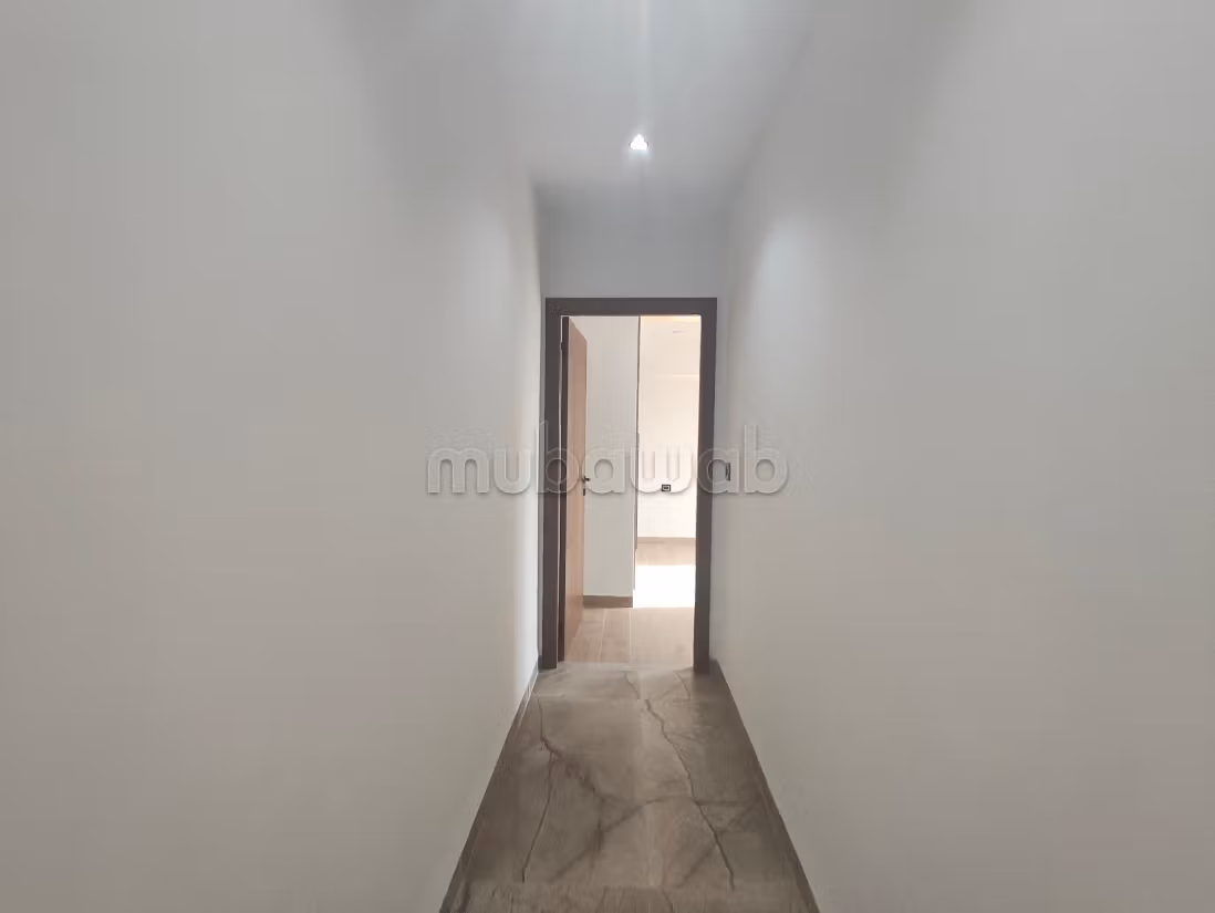 Louez cet appartement à Ain Zaghouan Nord. Surface de 80 m². Double vitrage et porte blindée