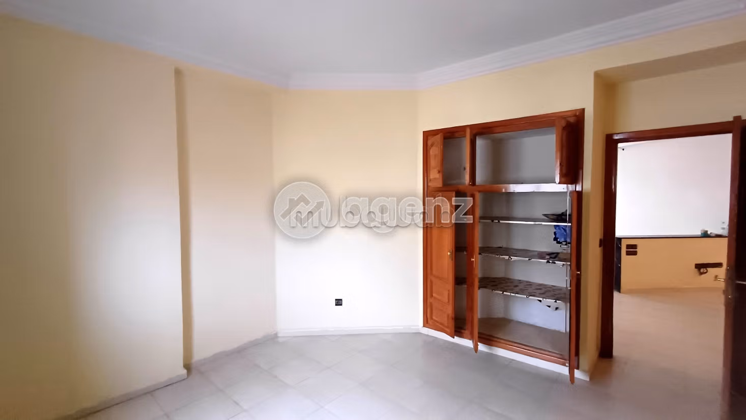 Kopen: appartementen in Hamria. 3 Kamers. Lift en parkeerplaats