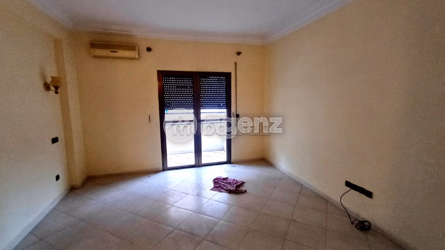 Kopen: appartementen in Hamria. 3 Kamers. Lift en parkeerplaats