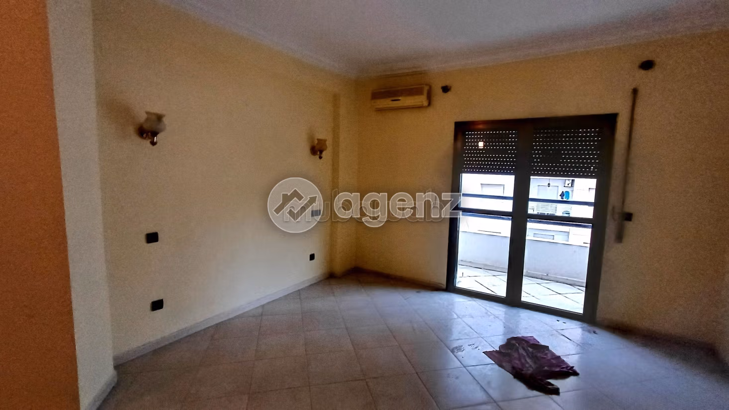 Kopen: appartementen in Hamria. 3 Kamers. Lift en parkeerplaats