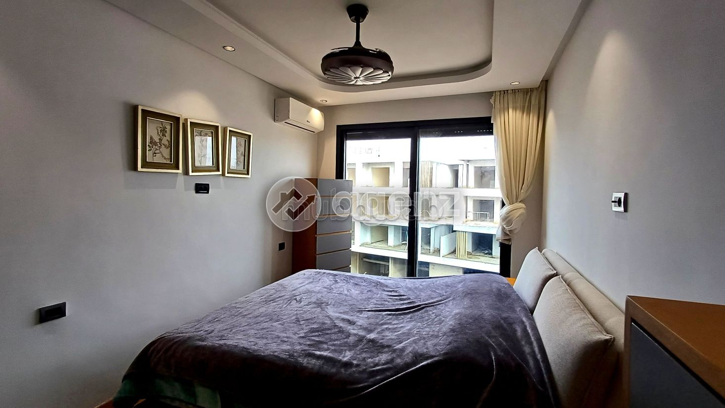 Piso en venta. 2 dormitorios. Terraza y ascensor