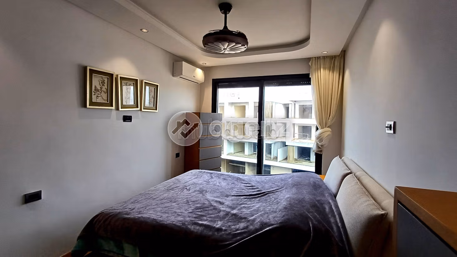 Piso en venta. 2 dormitorios. Terraza y ascensor