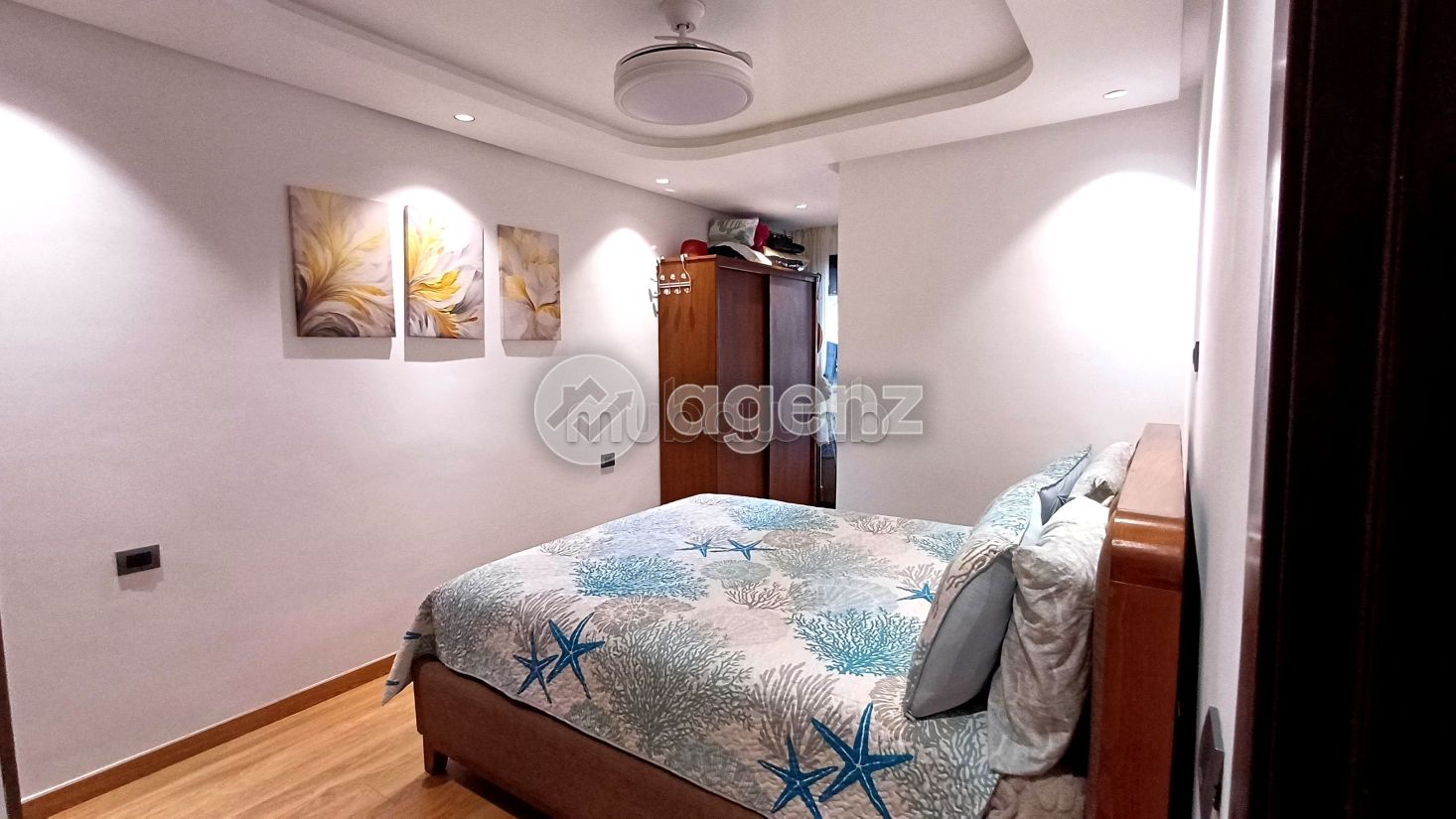 Piso en venta. 2 dormitorios. Terraza y ascensor