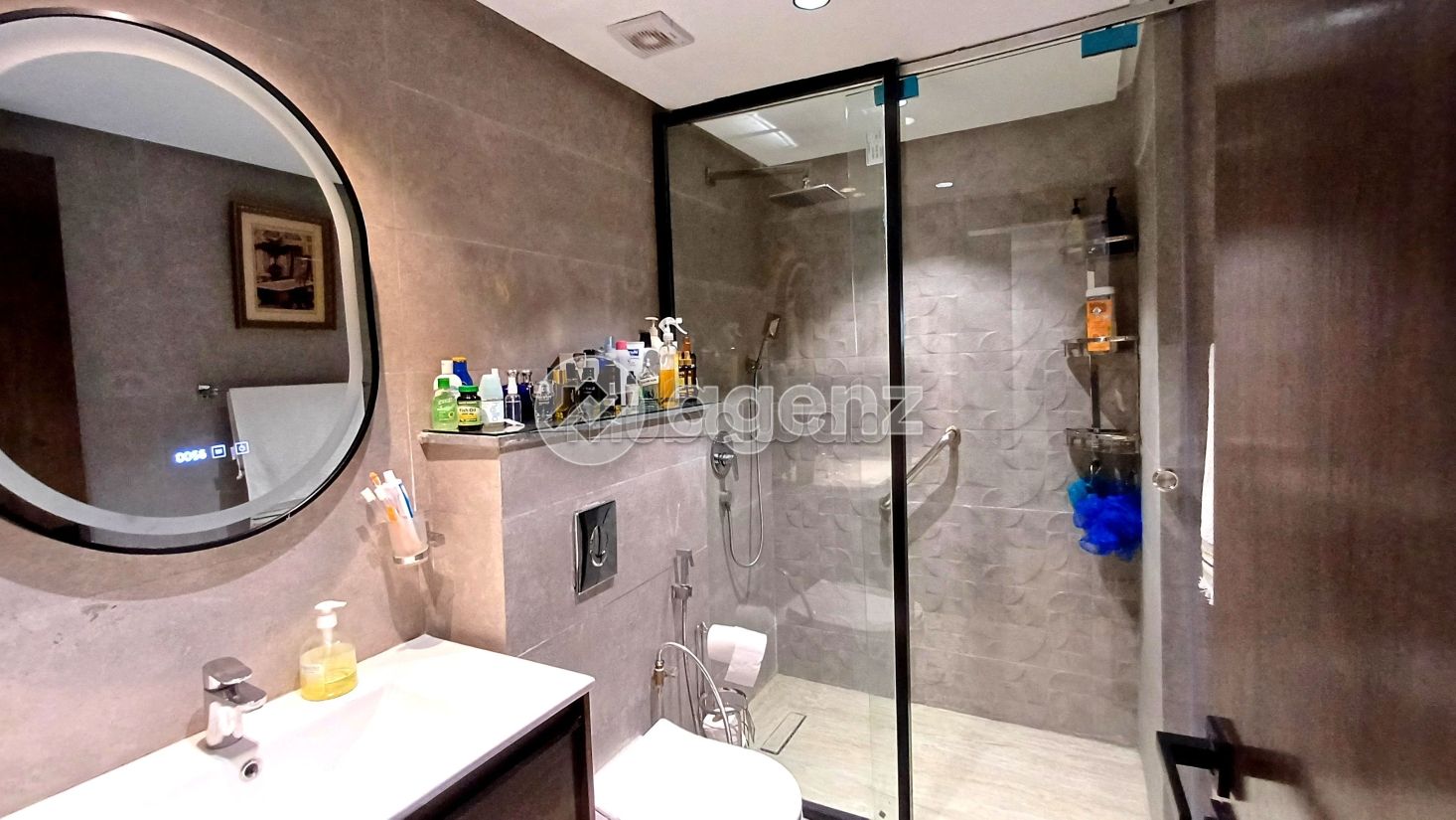 Piso en venta. 2 dormitorios. Terraza y ascensor