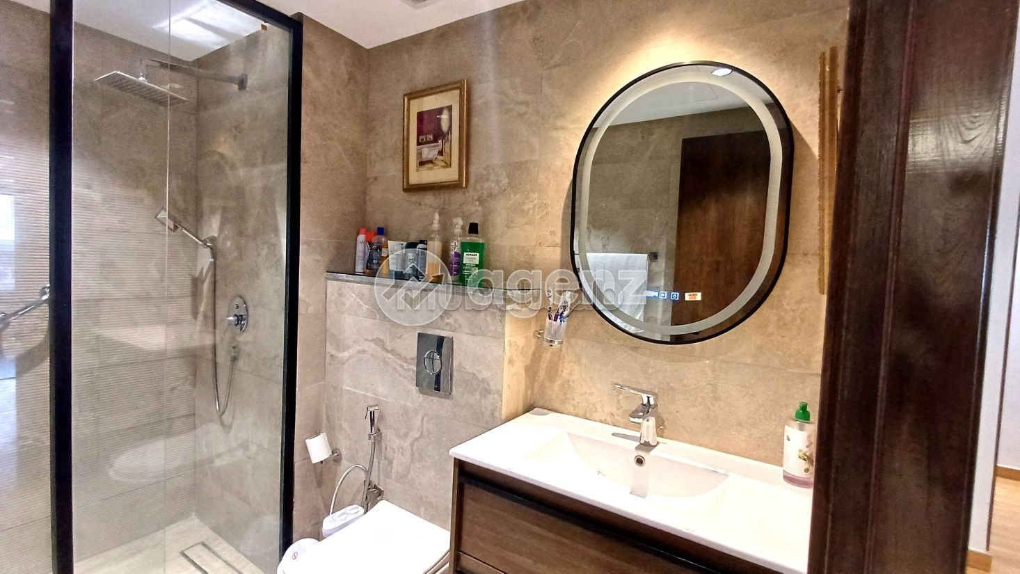 Piso en venta. 2 dormitorios. Terraza y ascensor