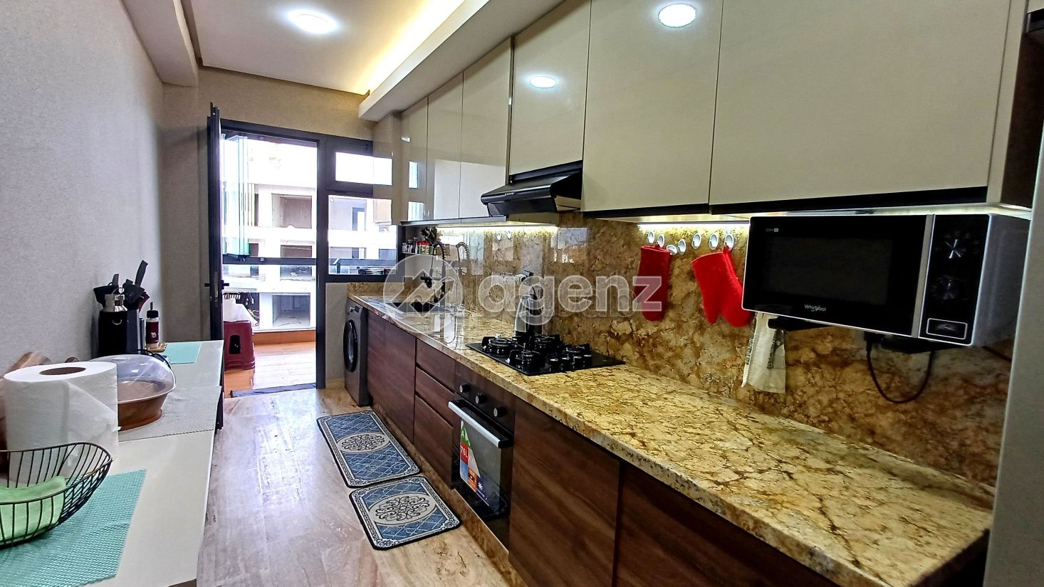 Piso en venta. 2 dormitorios. Terraza y ascensor