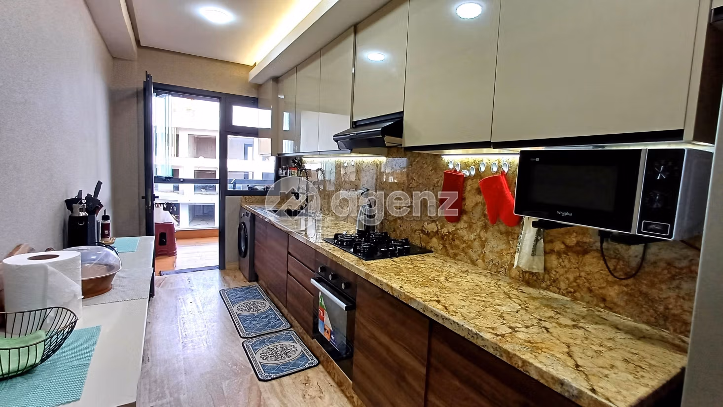 Piso en venta. 2 dormitorios. Terraza y ascensor