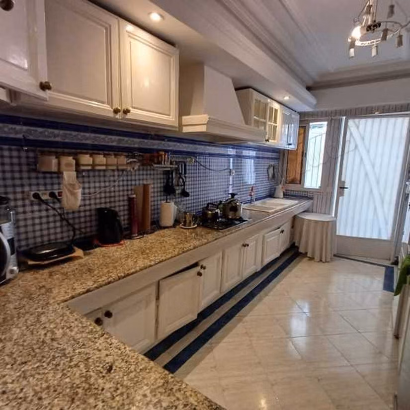 Sell apartment in Bourgogne Ouest. Large area 105 m². Ample storage space