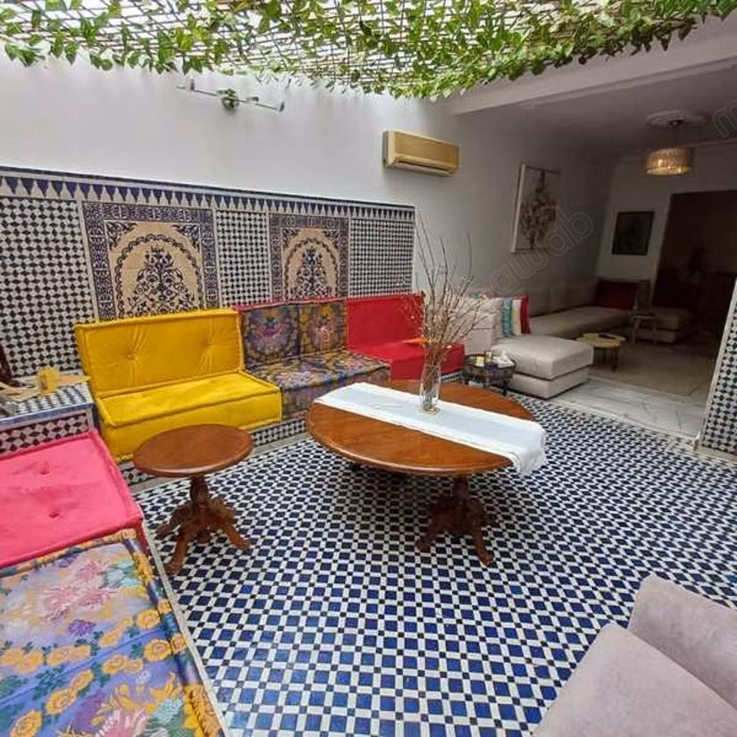 Sell apartment in Bourgogne Ouest. Large area 105 m². Ample storage space