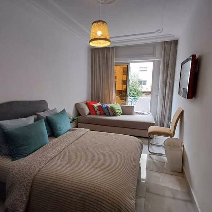 Sell apartment in Bourgogne Ouest. Large area 105 m². Ample storage space