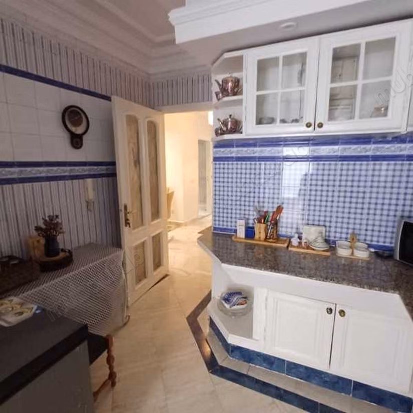 Sell apartment in Bourgogne Ouest. Large area 105 m². Ample storage space