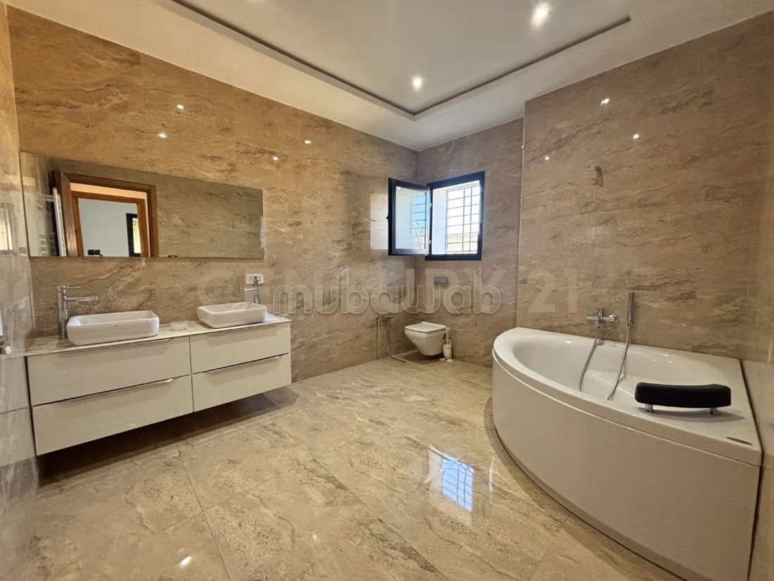 Luxury Villa for rent in La Soukra. Area of 230 m². Carpark and terrace