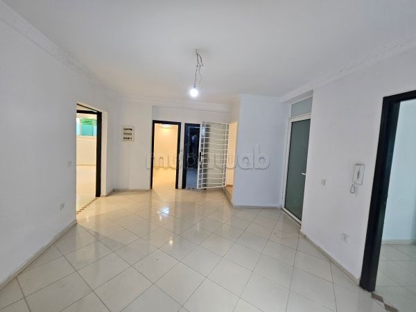 Oficinas y locales comerciales en alquiler. Superficie de 200 m². Cocina equipada