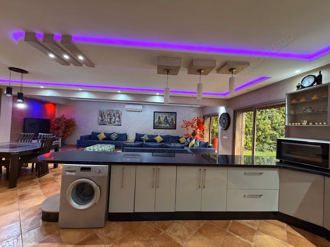 Se alquila este piso en Route de Tahanaout. 2 hermosas habitaciones. Bien decorado