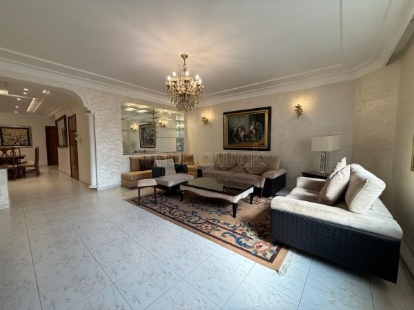 Beautiful apartment for sale in Gauthier. 3 rooms. Well equipped kitchen