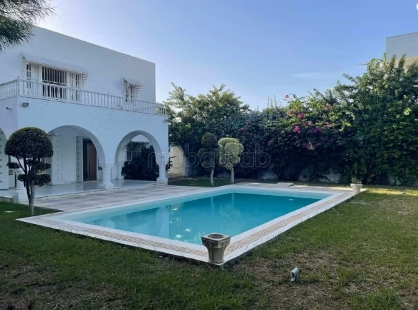 Luxury house for rent in Ain Zaghouan Nord. Surface area 1000 m². Double glazing and reinforced door