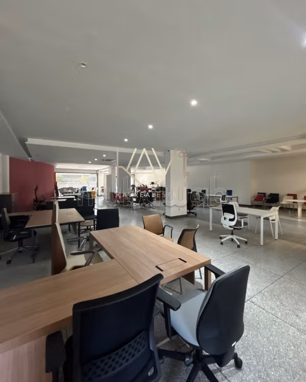 Bel locale commerciale in affitto a Centre. Superficie di 610 m²