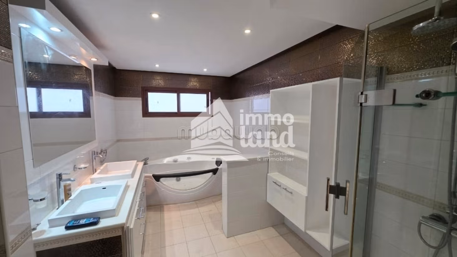 Une villa avec piscine aux jardins d’el menzah 2