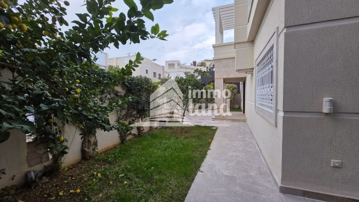 Une villa avec piscine aux jardins d’el menzah 2