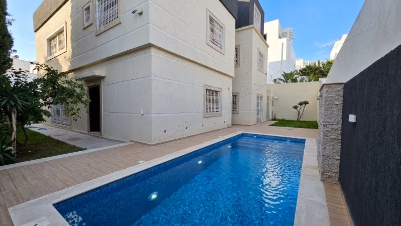 Une villa avec piscine aux jardins d’el menzah 2