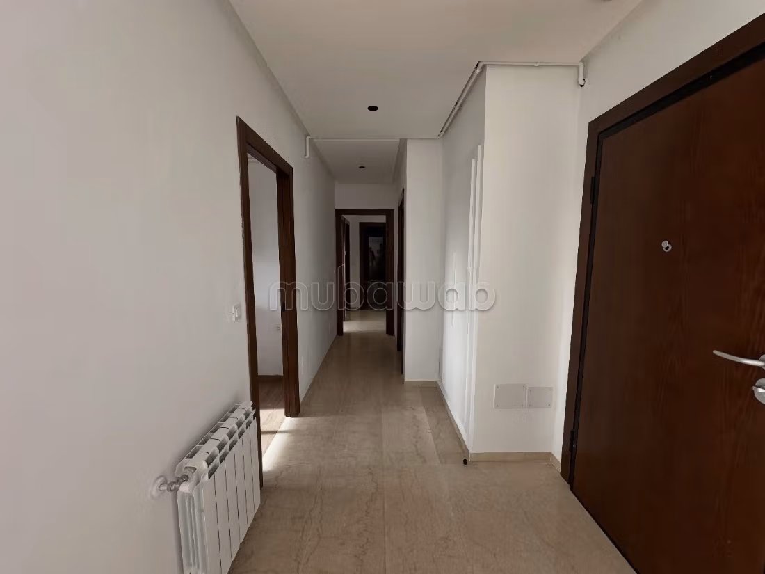 Bel appartement en location à Les Jardins de Carthage. 2 belles chambres. Places de stationnement et terrasse