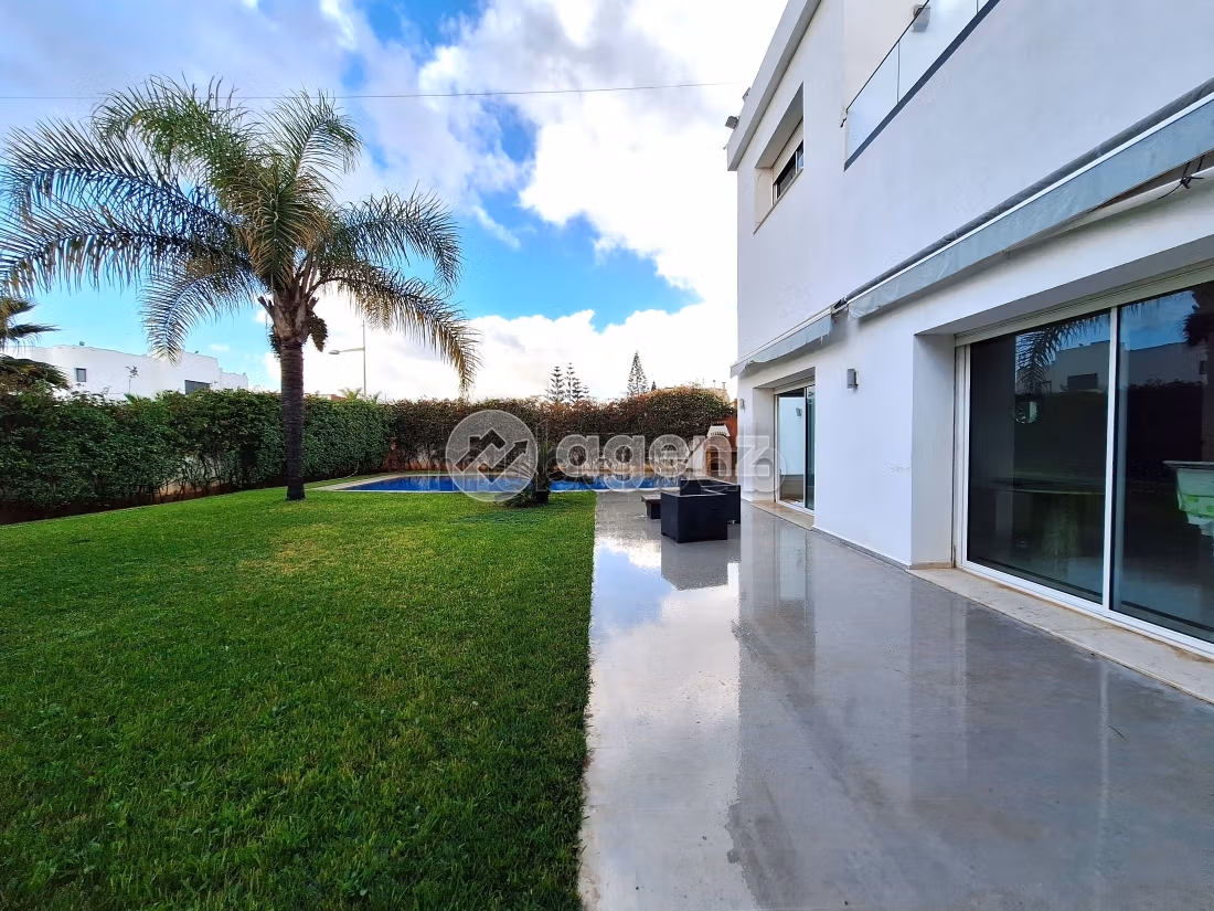 High quality house for sale. 6 lovely rooms. Parking spaces and garden