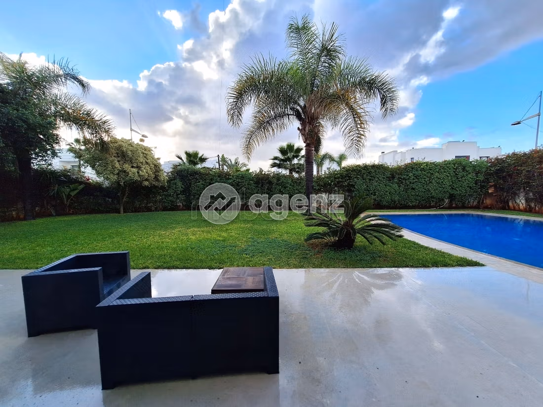High quality house for sale. 6 lovely rooms. Parking spaces and garden
