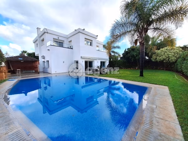 Villa à vendre 1 040 m², 6 chambres Dar Bouazza Dar Bouazza