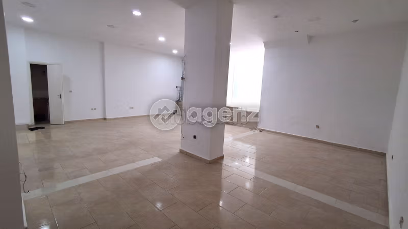 Commerce à vendre 130 m² Les Hôpitaux Casablanca