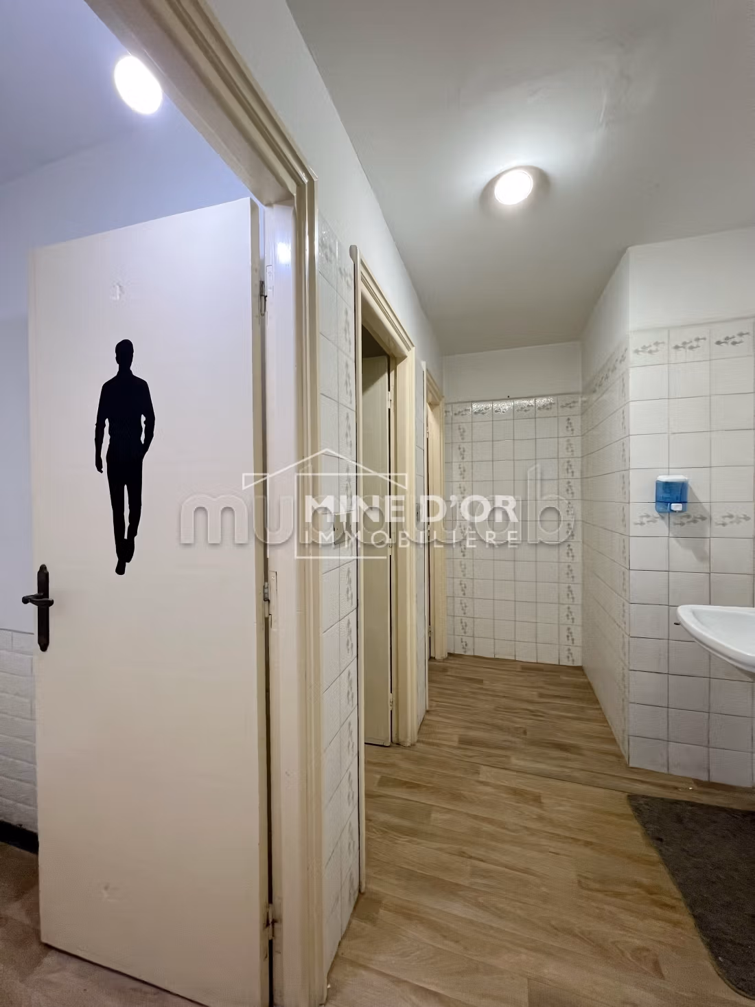 Offices for rent in Montplaisir. Area 360 m². Caretaker available, air conditioning system