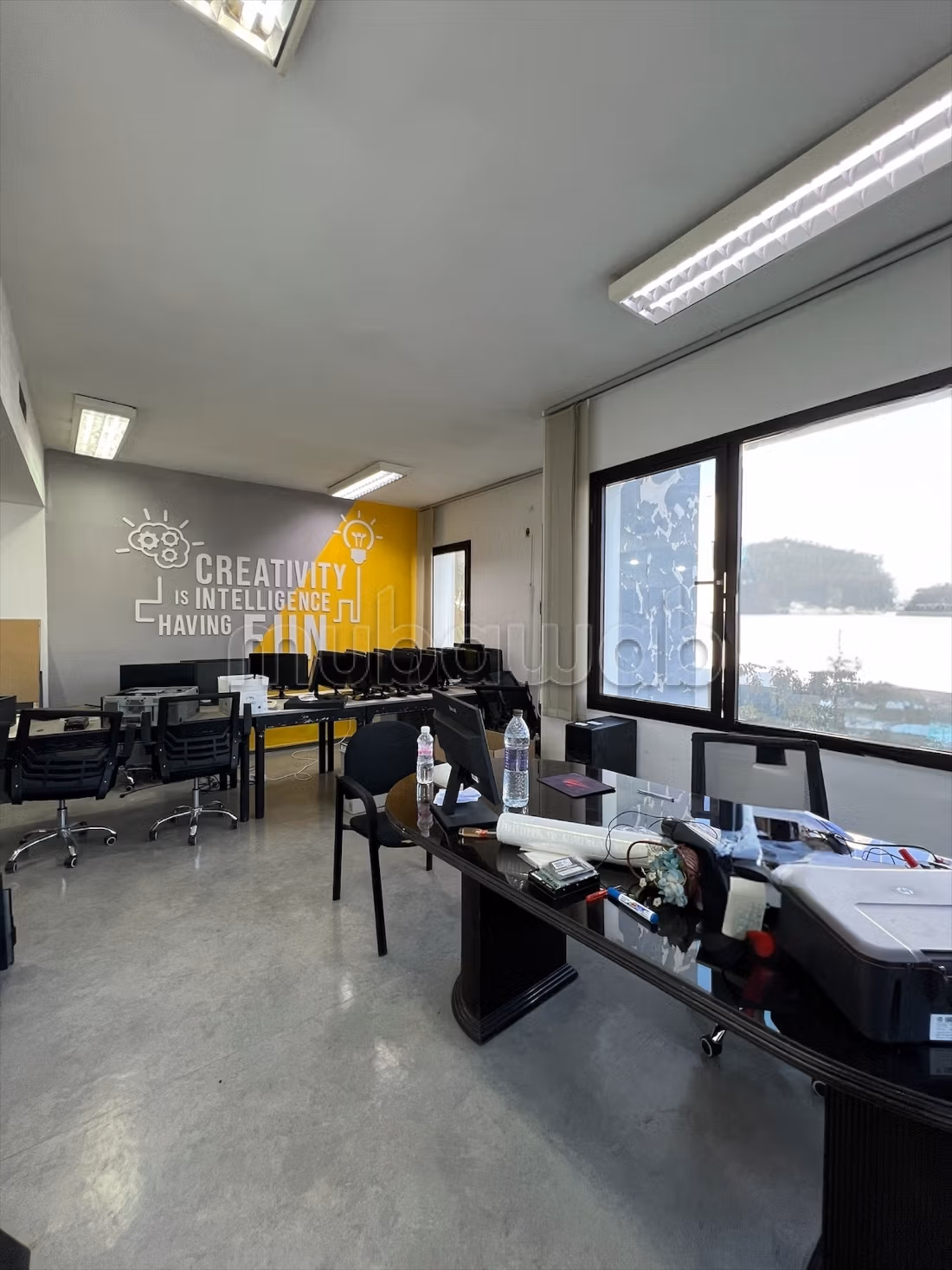 Offices for rent in Montplaisir. Area 360 m². Caretaker available, air conditioning system