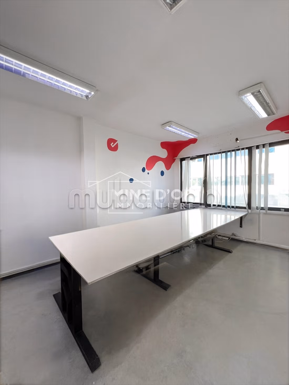 Offices for rent in Montplaisir. Area 360 m². Caretaker available, air conditioning system