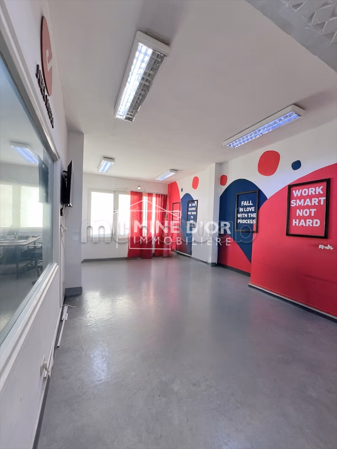 Offices for rent in Montplaisir. Area 360 m². Caretaker available, air conditioning system