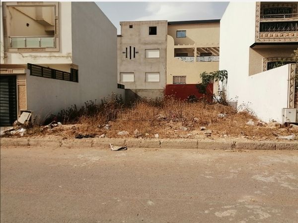 Terrain à acheter à Alouane. 
Surface totale 201 m²