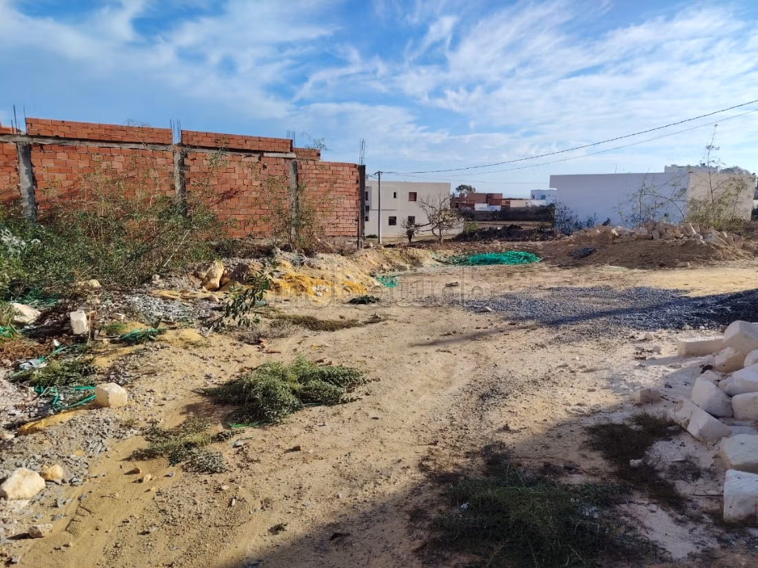 Land for sale. Surface area 265 m²